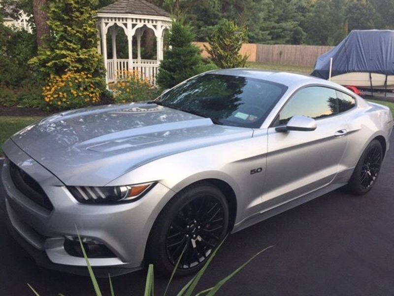2015 Ford Mustang for sale by owner in GREENFIELD PARK