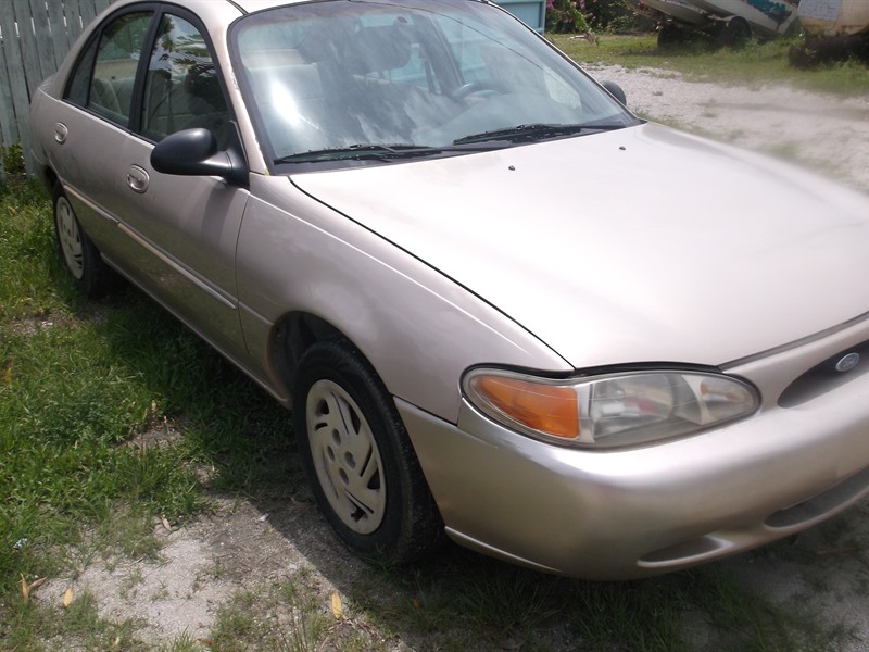 1997 Ford scord for sale by owner in OKEECHOBEE