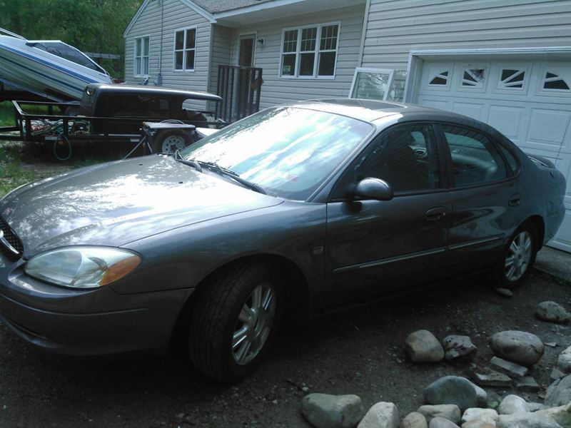 2003 Ford Taurus  SEL for sale by owner in Coram