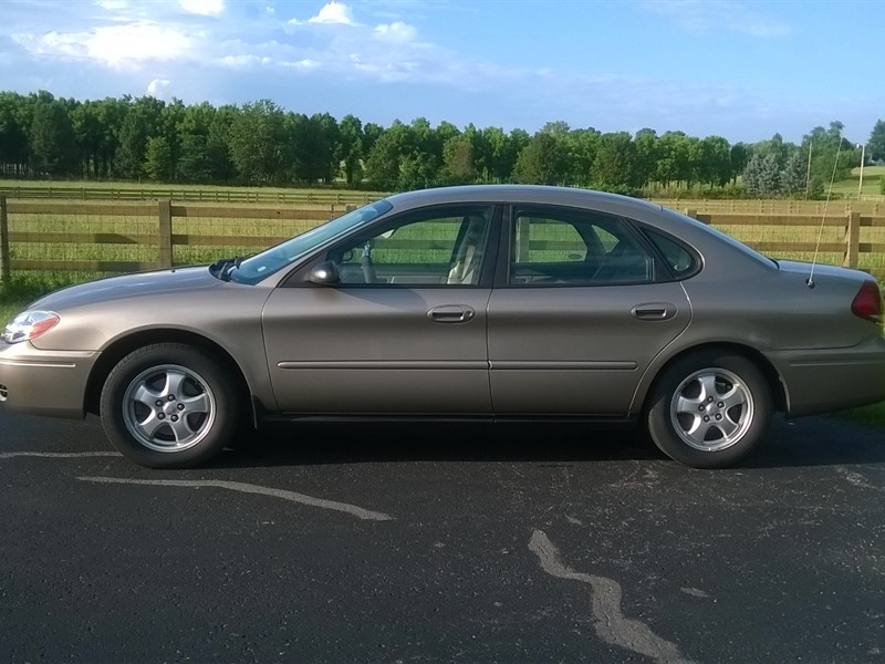 2004 Ford Taurus for sale by owner in CLARKSVILLE