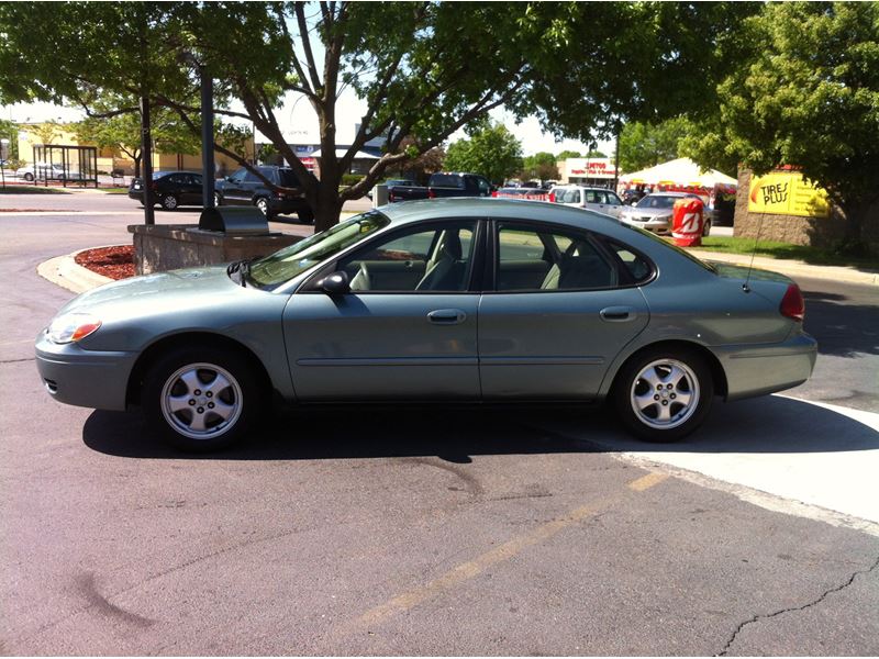 2006 Ford Taurus for sale by owner in La Crosse