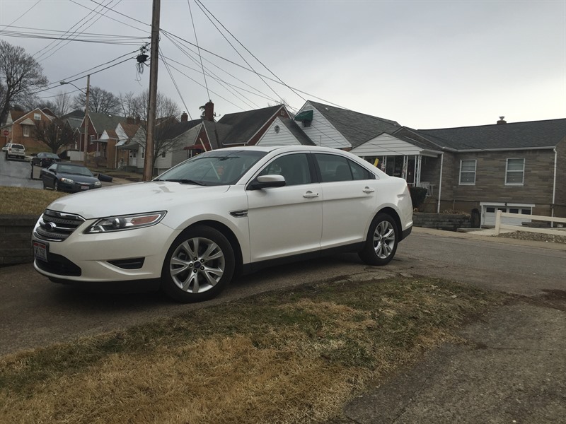 2010 Ford Taurus for sale by owner in STEUBENVILLE
