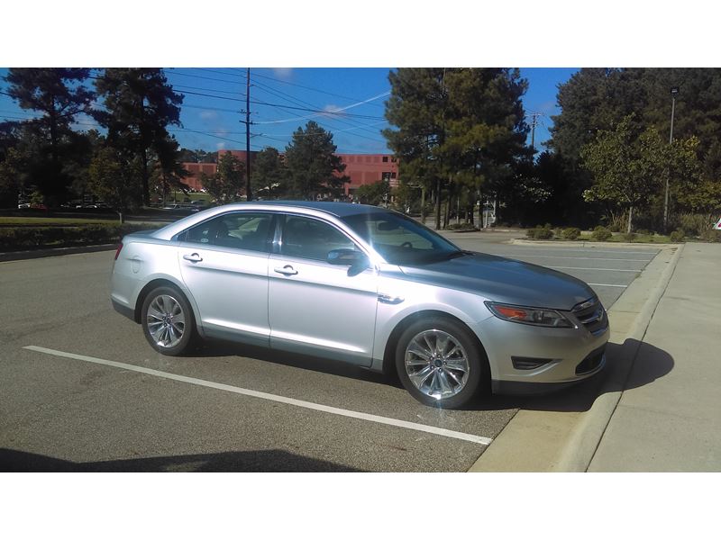 2010 Ford Taurus for sale by owner in Fayetteville