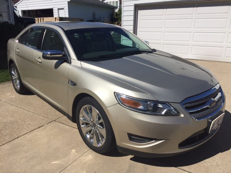 2010 Ford Taurus for sale by owner in Canton