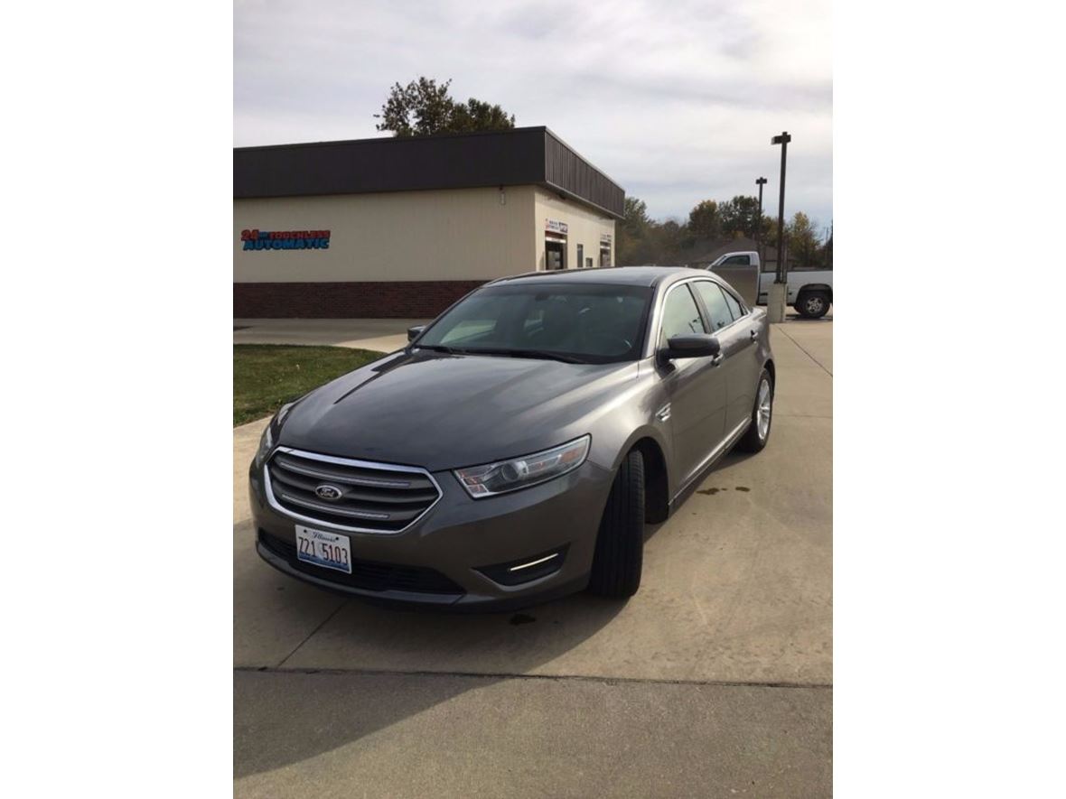 2013 Ford Taurus for sale by owner in Pleasant Plains