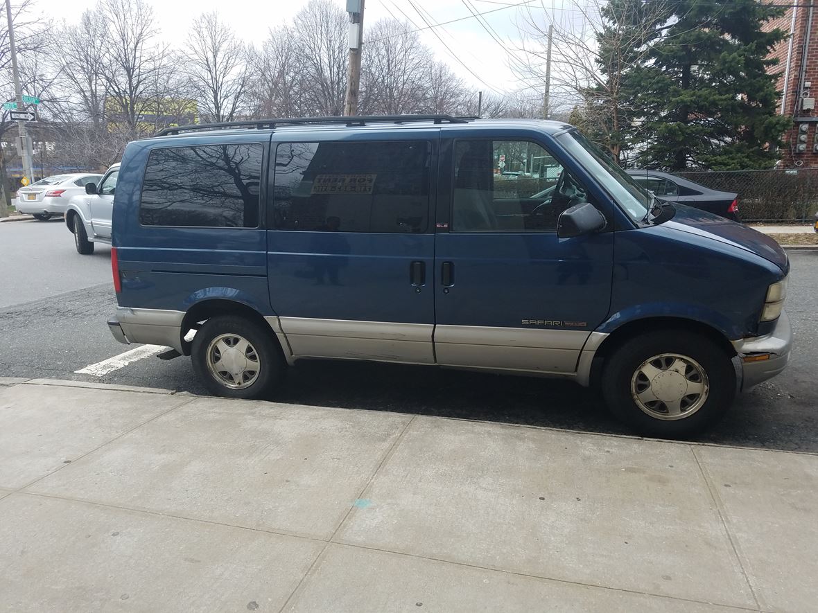 2000 GMC Safari for sale by owner in BRONX
