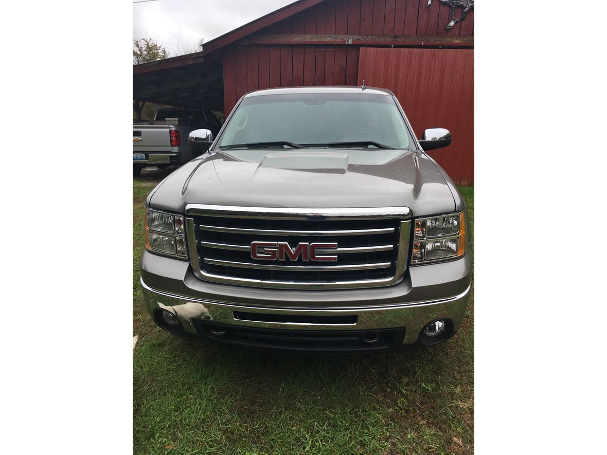 2013 GMC Sierra Classic 1500 for sale by owner in Williamsburg