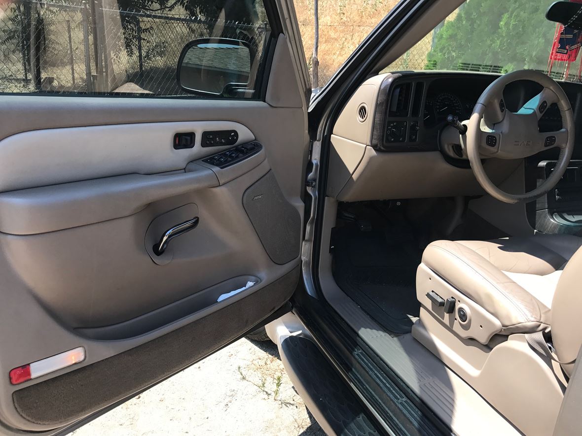 2003 GMC Yukon Denali for sale by owner in Pacoima