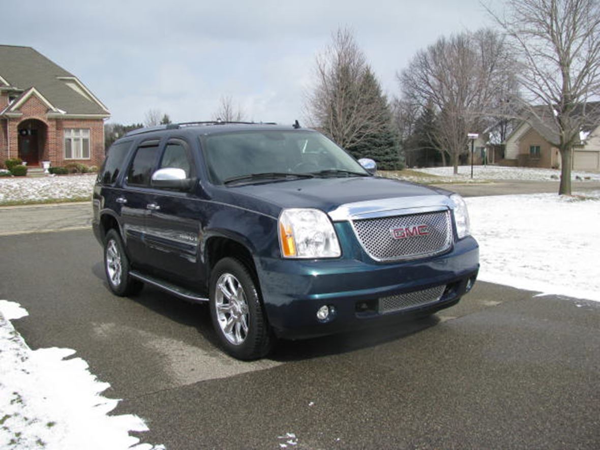 2007 GMC Yukon Denali for sale by owner in White Lake