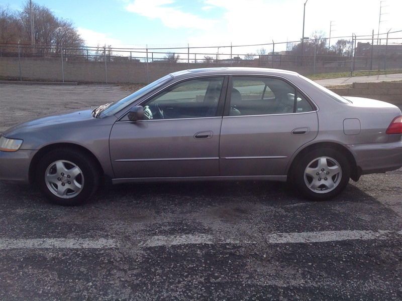 2000 Honda Accord for sale by owner in KANSAS CITY