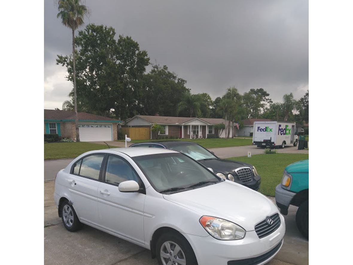 2010 Hyundai Accent for sale by owner in Ponte Vedra Beach