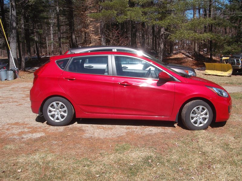 2013 Hyundai Accent for sale by owner in Cornish