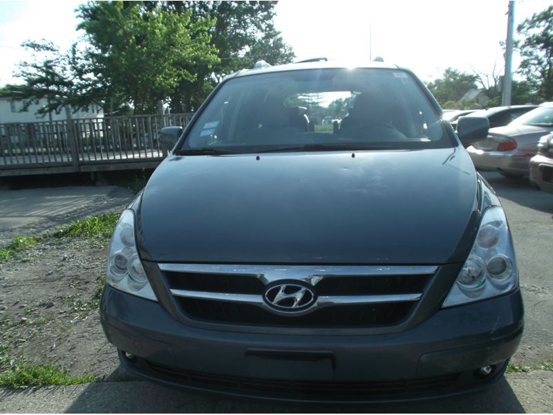 2007 Hyundai Entourage for sale by owner in Harvey