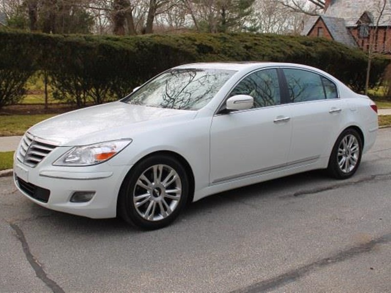 2011 Hyundai Genesis for sale by owner in CHICAGO