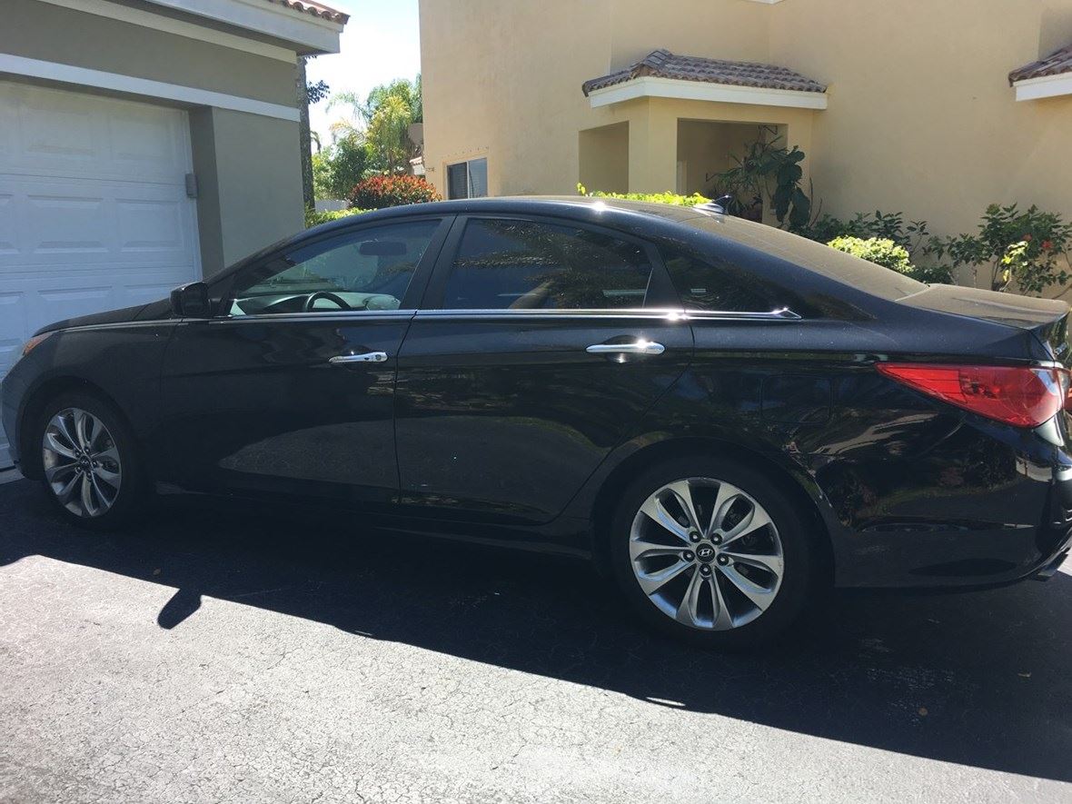 2011 Hyundai Sonata for sale by owner in Fort Lauderdale