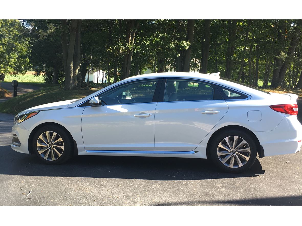 2016 Hyundai Sonata for sale by owner in North Branford