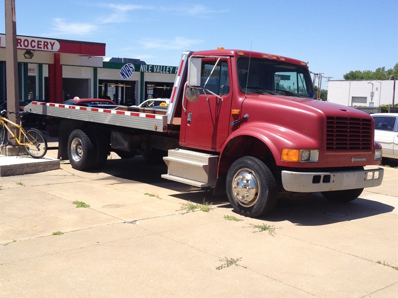 1991 International Flatbed Tow Truck for sale by owner in IOWA CITY