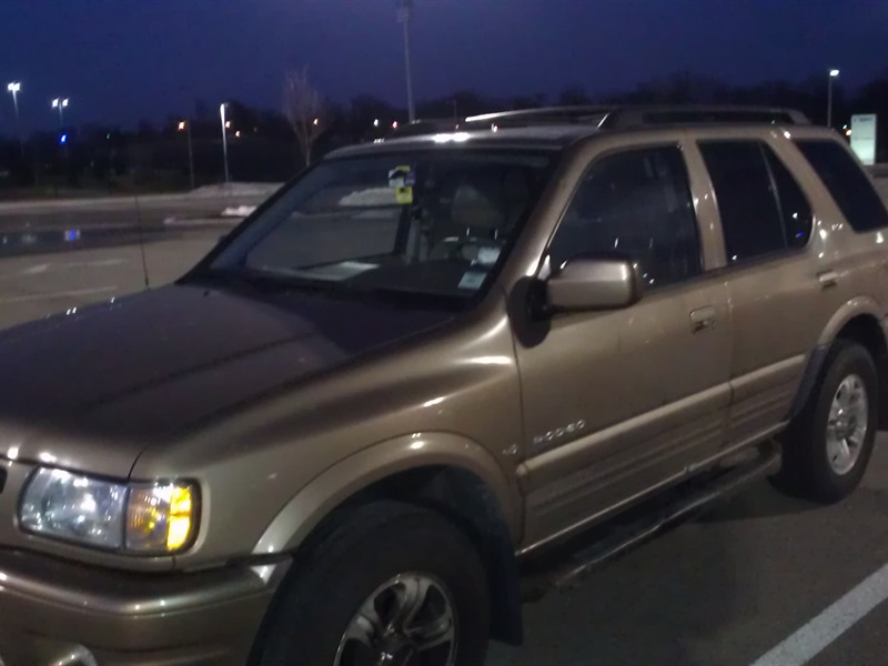 2000 Isuzu Rodeo for sale by owner in SAINT LOUIS