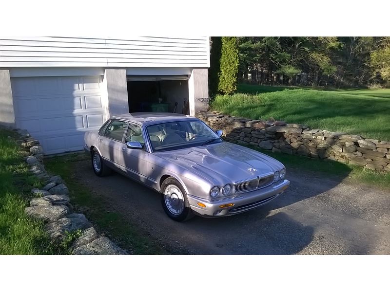 2001 Jaguar XJ8l Vanden plas for sale by owner in Bloomfield