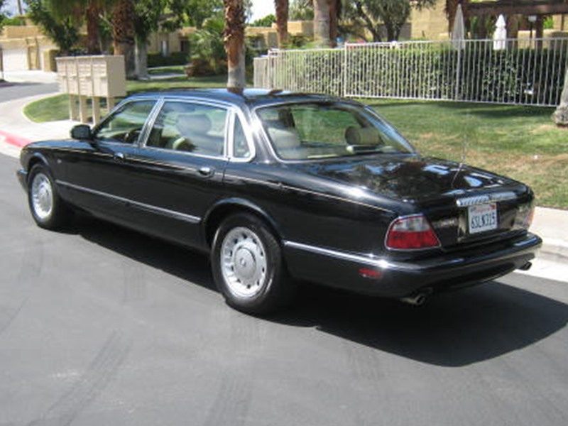 1999 Jaguar XJ8 VANDEN PLAS for sale by owner in PALM SPRINGS