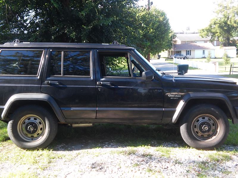 1995 Jeep Cherokee for sale by owner in BRISTOL