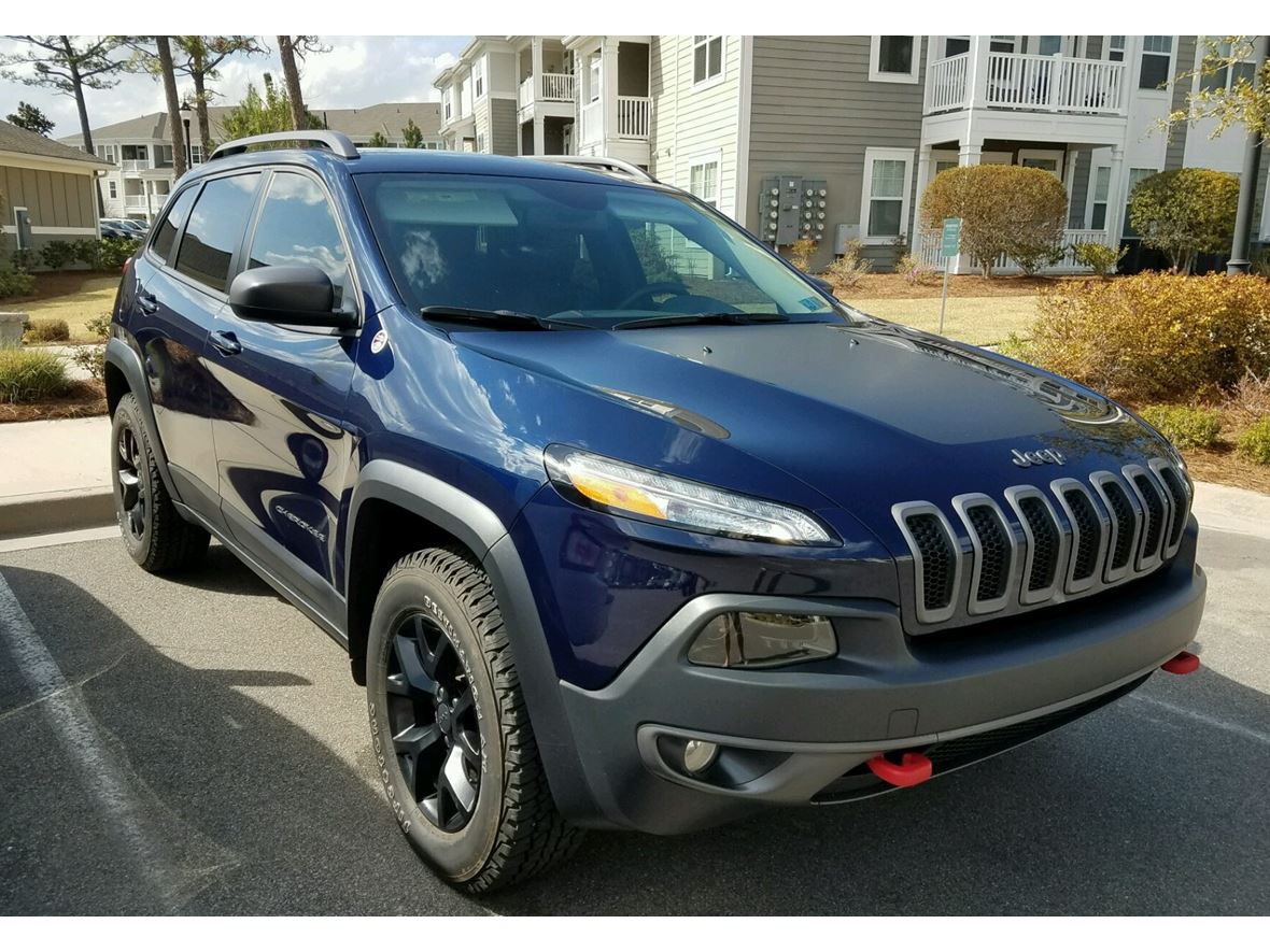 2016 Jeep Cherokee Trailhawk for sale by owner in Wilmington