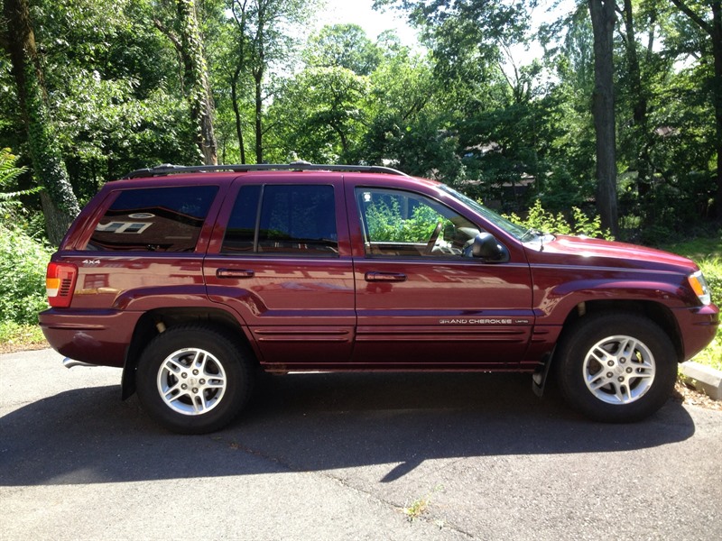 2000 Jeep Grand Cherokee LTD for sale by owner in PLAINFIELD