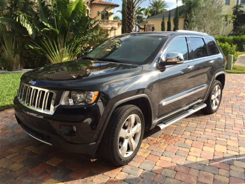 2012 Jeep Grand Cherokee OVERLAND for sale by owner in TAMPA