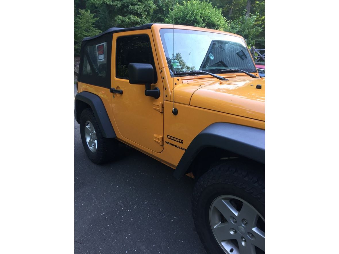 2013 Jeep Wrangler for sale by owner in Ridgefield