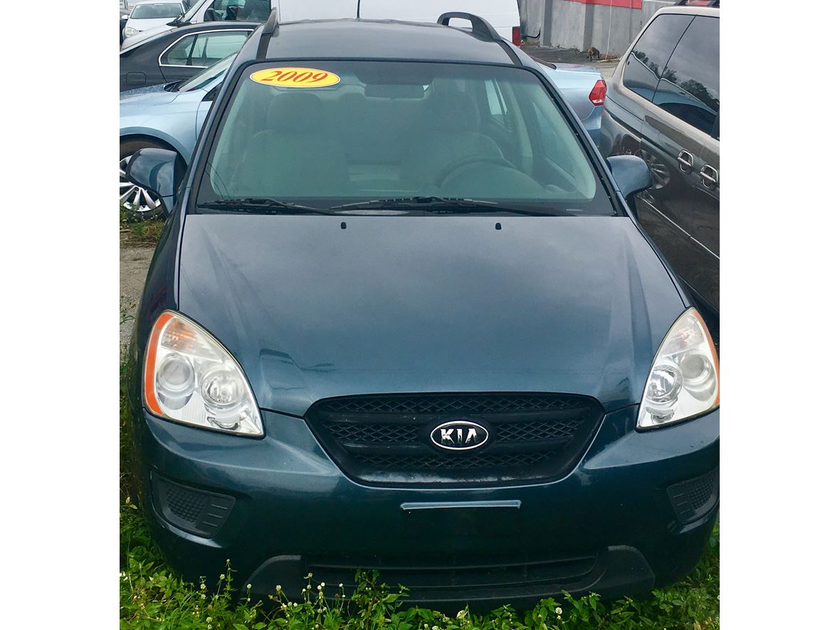 2009 Kia Rondo for sale by owner in Casselberry
