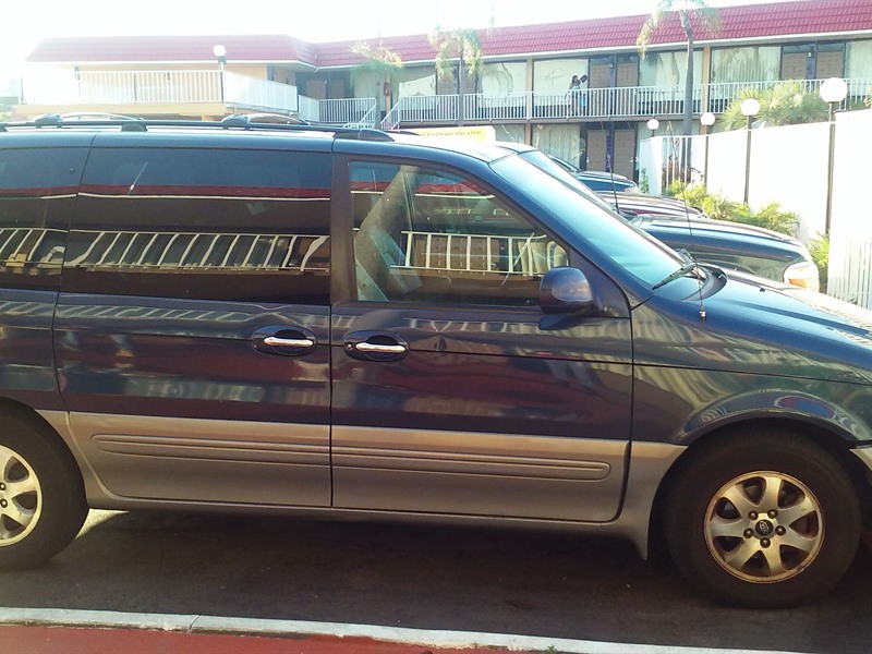 2004 Kia Sedona for sale by owner in PINELLAS PARK