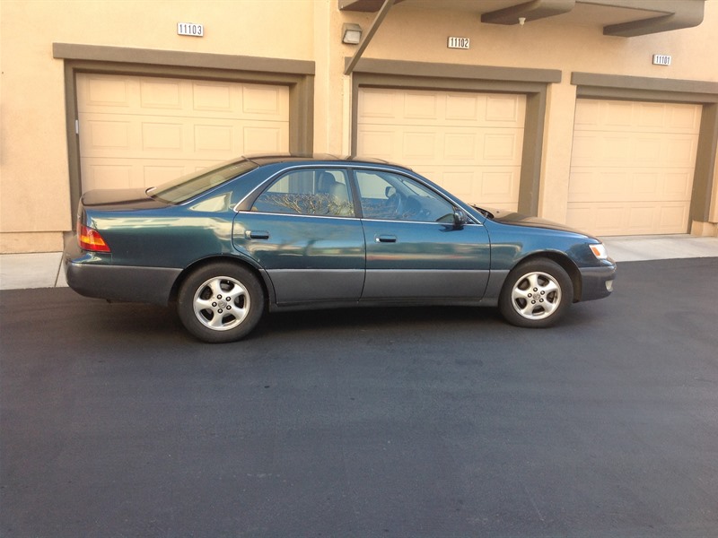 1998 Lexus ES 300 for sale by owner in SACRAMENTO