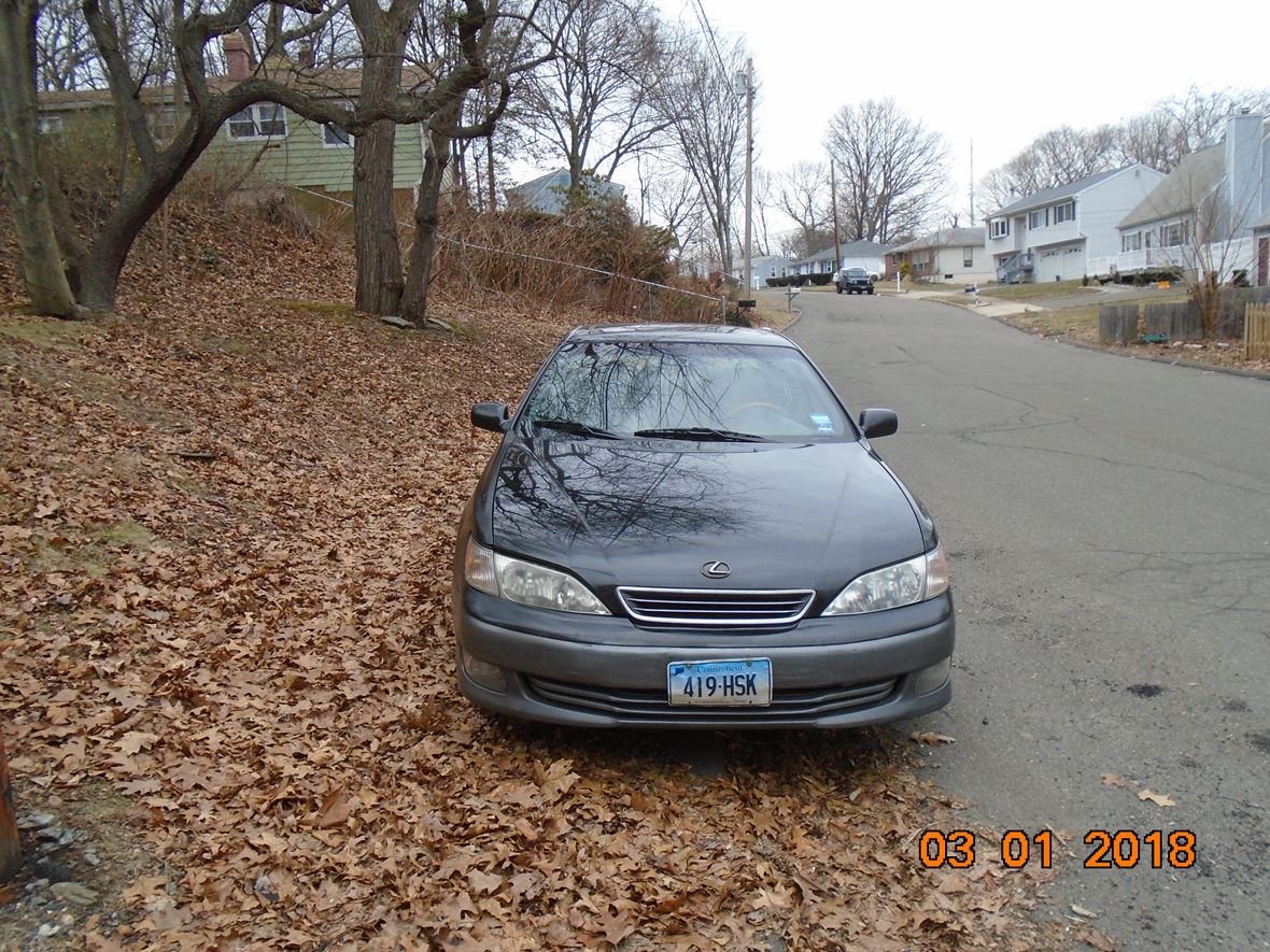 2000 Lexus ES 300 for sale by owner in West Haven