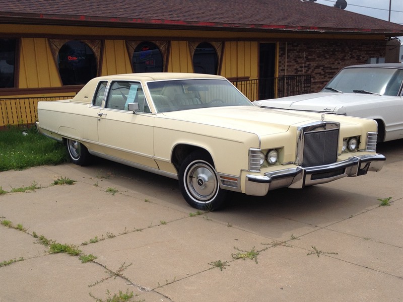 1977 Lincoln Continental for sale by owner in IOWA CITY