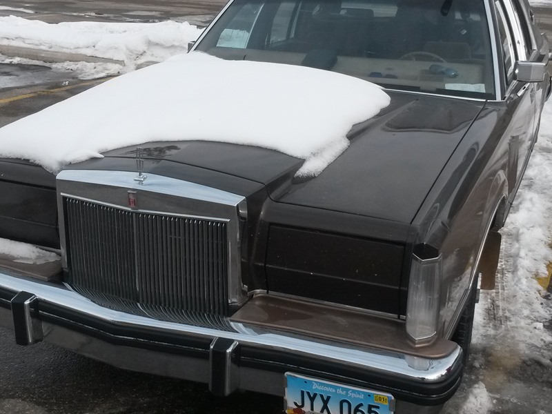 1982 Lincoln Continental for sale by owner in GRAND FORKS