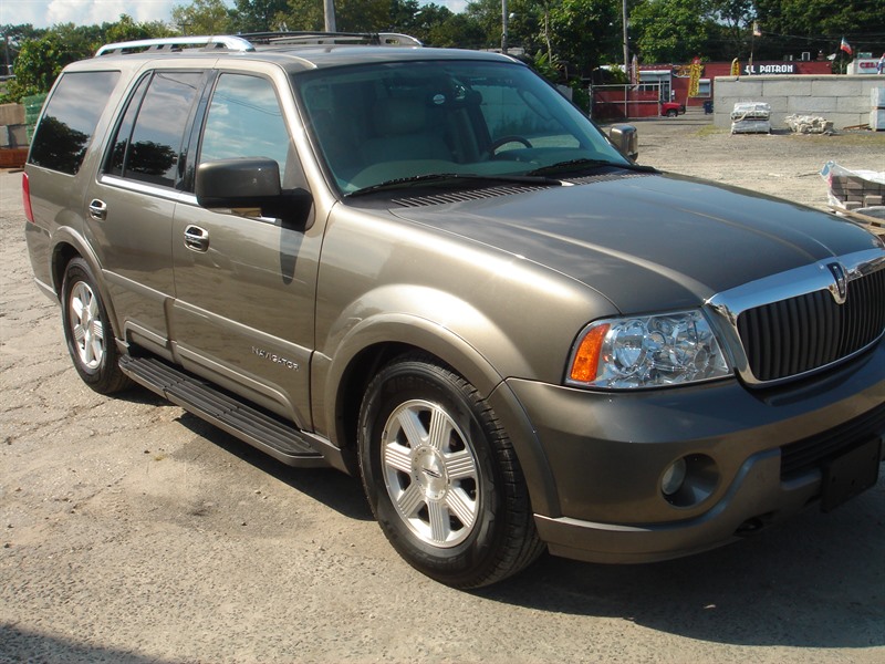 2004 Lincoln Navigator for sale by owner in BRENTWOOD