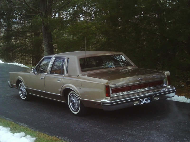 1981 Lincoln Town Car for sale by owner in VINTON