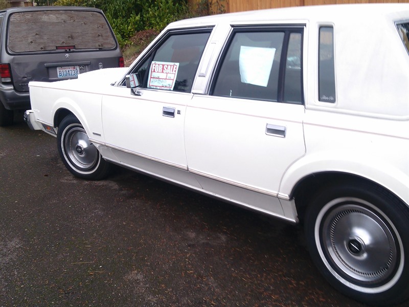 1983 Lincoln Town Car for sale by owner in FEDERAL WAY