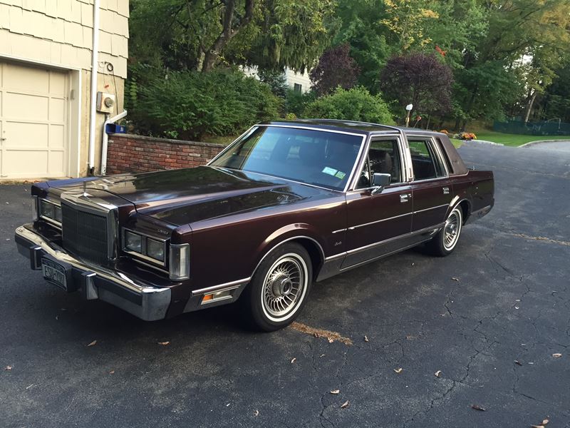 1988 Lincoln Town Car for sale by owner in NEW CITY