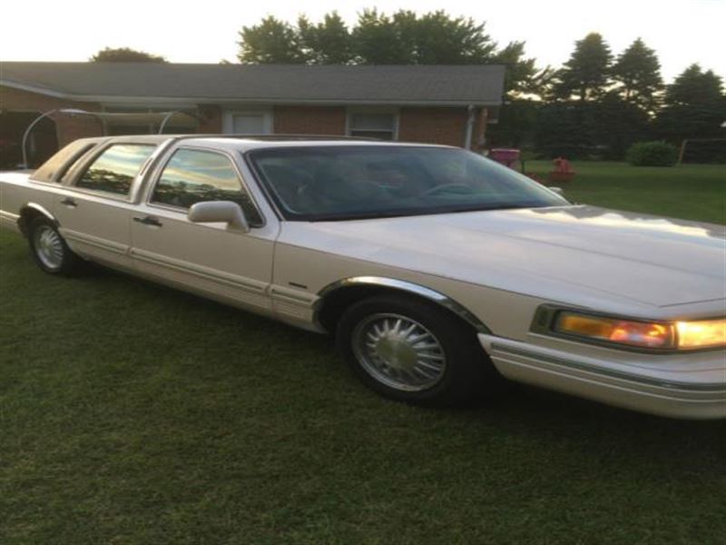1995 Lincoln Town Car for sale by owner in SAGINAW