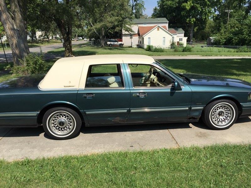 1996 Lincoln Town Car for sale by owner in PONTIAC