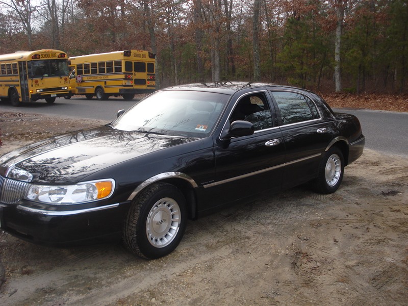 1998 Lincoln Town Car for sale by owner in EGG HARBOR TOWNSHIP