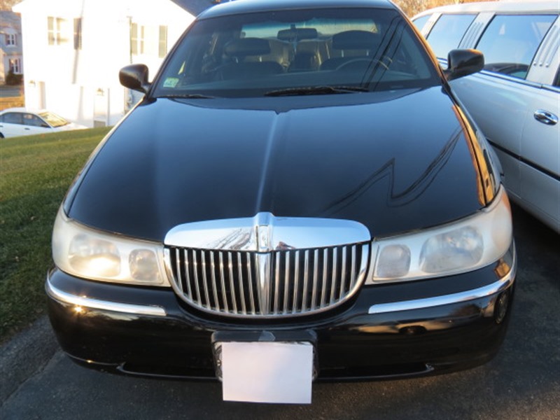 2000 Lincoln Town Car for sale by owner in WOBURN