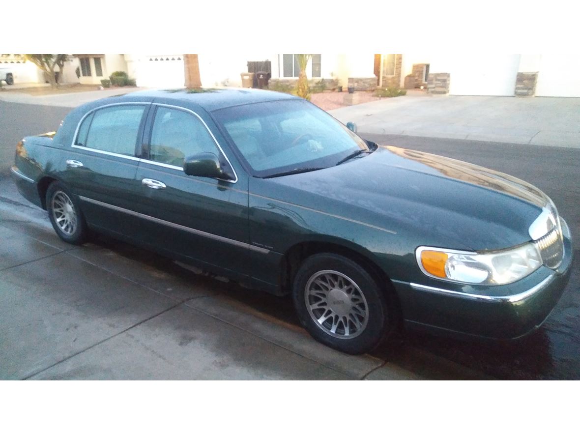 2001 Lincoln Town Car for sale by owner in Peoria