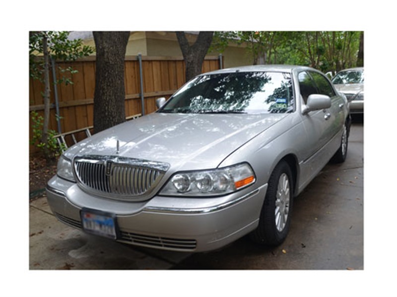 2003 Lincoln Town Car for sale by owner in DALLAS