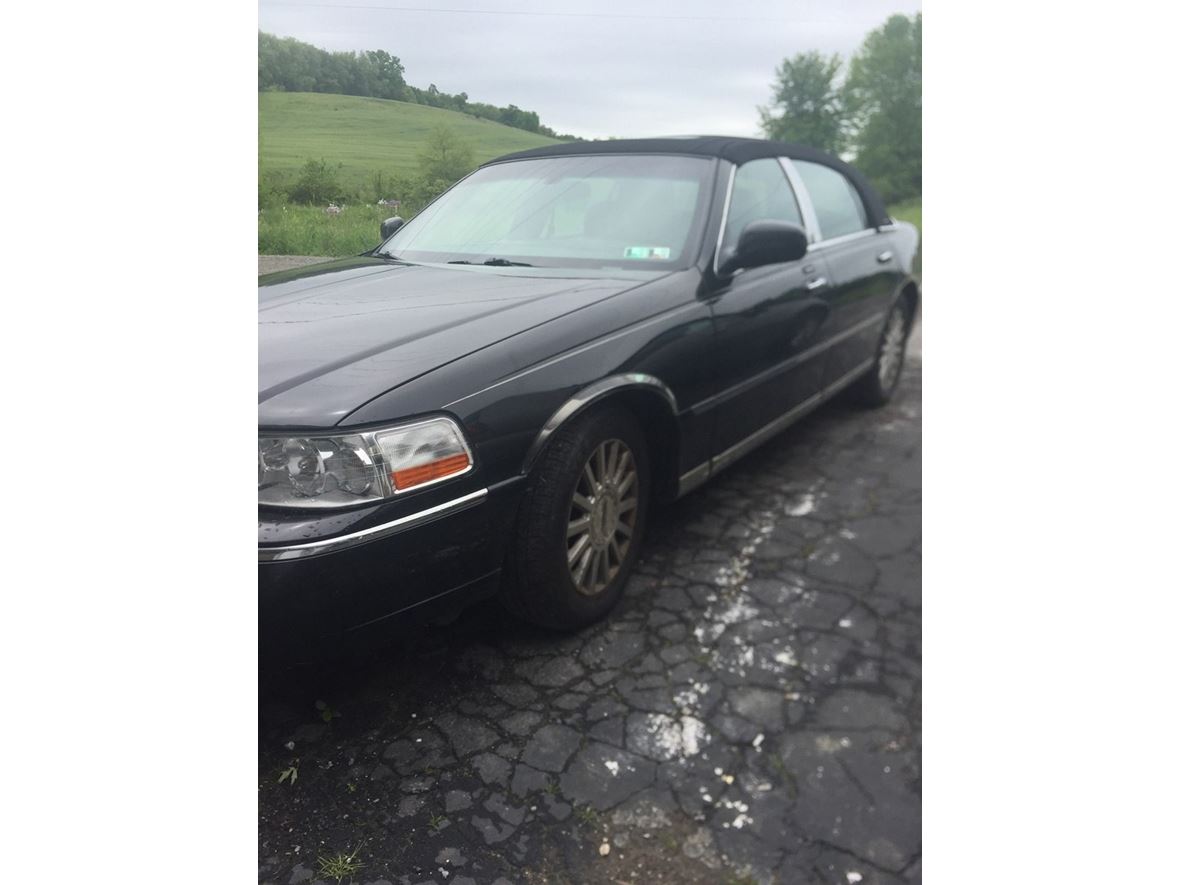 2003 Lincoln Town Car for sale by owner in Butler