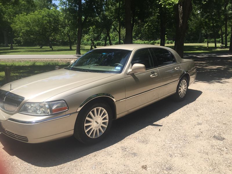 2004 Lincoln Town Car for sale by owner in Dallas
