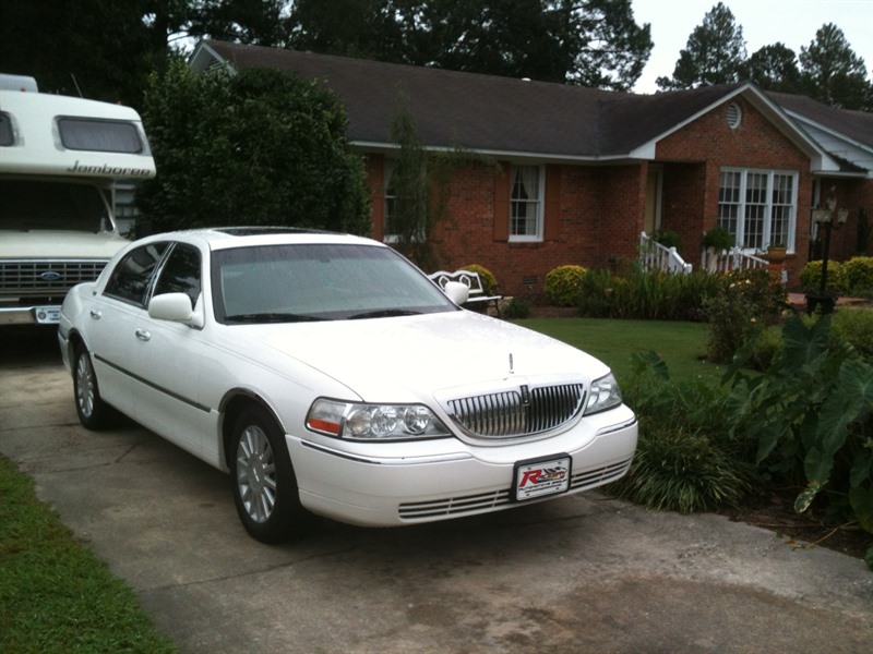 2005 Lincoln Town Car for sale by owner in FLORENCE