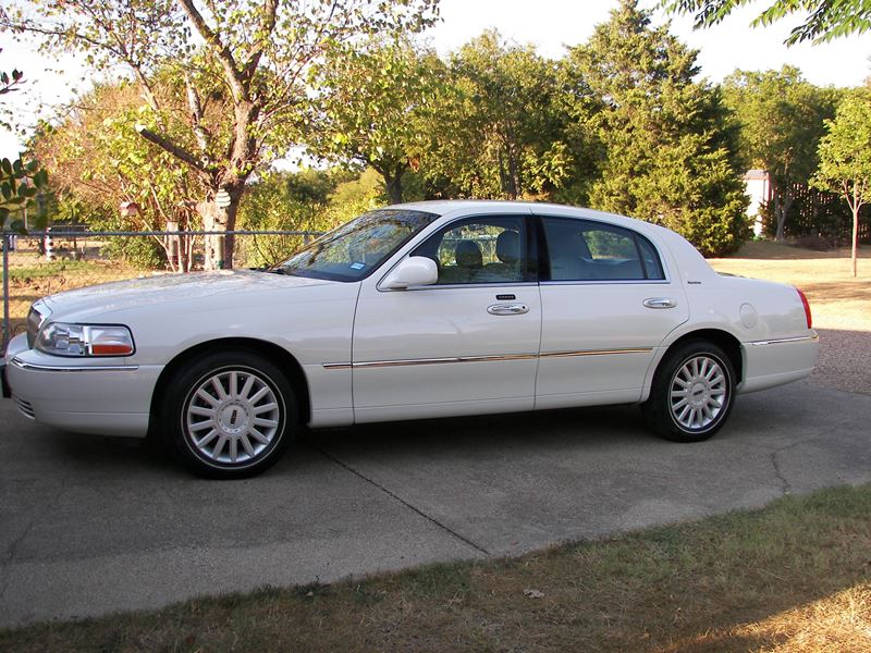 2005 Lincoln Town Car for sale by owner in MIDLOTHIAN