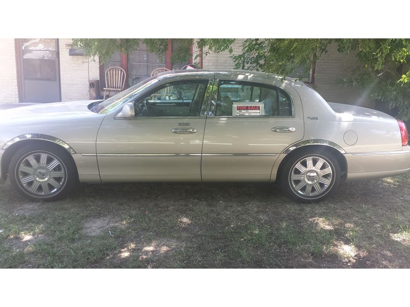 2005 Lincoln Town Car for sale by owner in Wichita